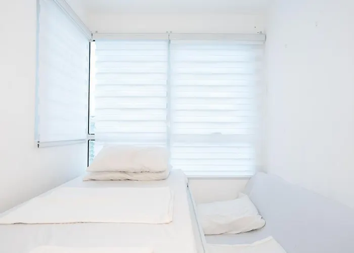 A2j Executive 3br Loft Bgc *